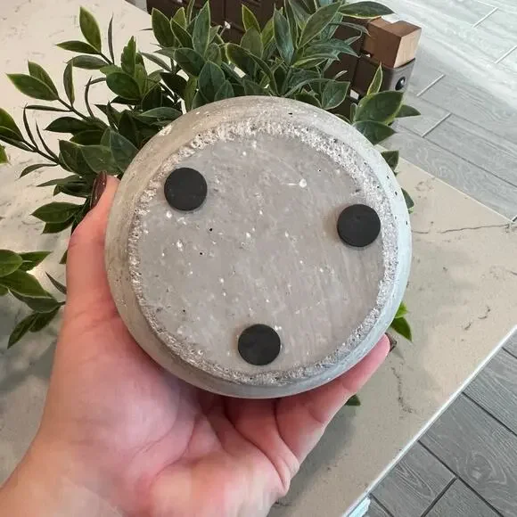 (2) Faux plants - Picture 8 of 9